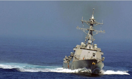 Tàu lớp Arleigh Burke có hai hệ thống phóng đứng tên lửa. Hệ thống thứ nhất ở phần trước boong tàu với 32 hộp, hệ thống còn lại gồm 64 hộp nằm phía sau gần khu vực đỗ trực thăng.