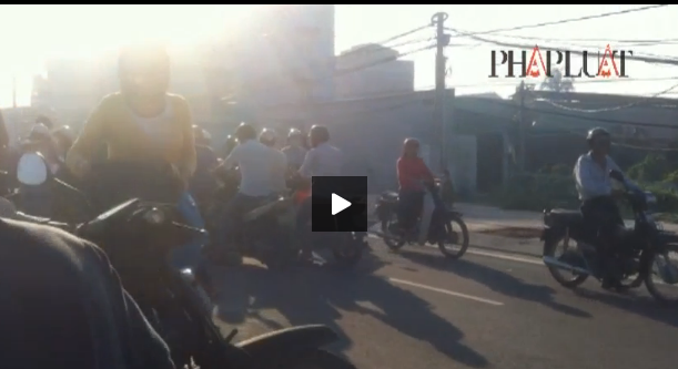 Kiem duoc hang trieu dong trong buoi sang nho... ket xe hinh anh