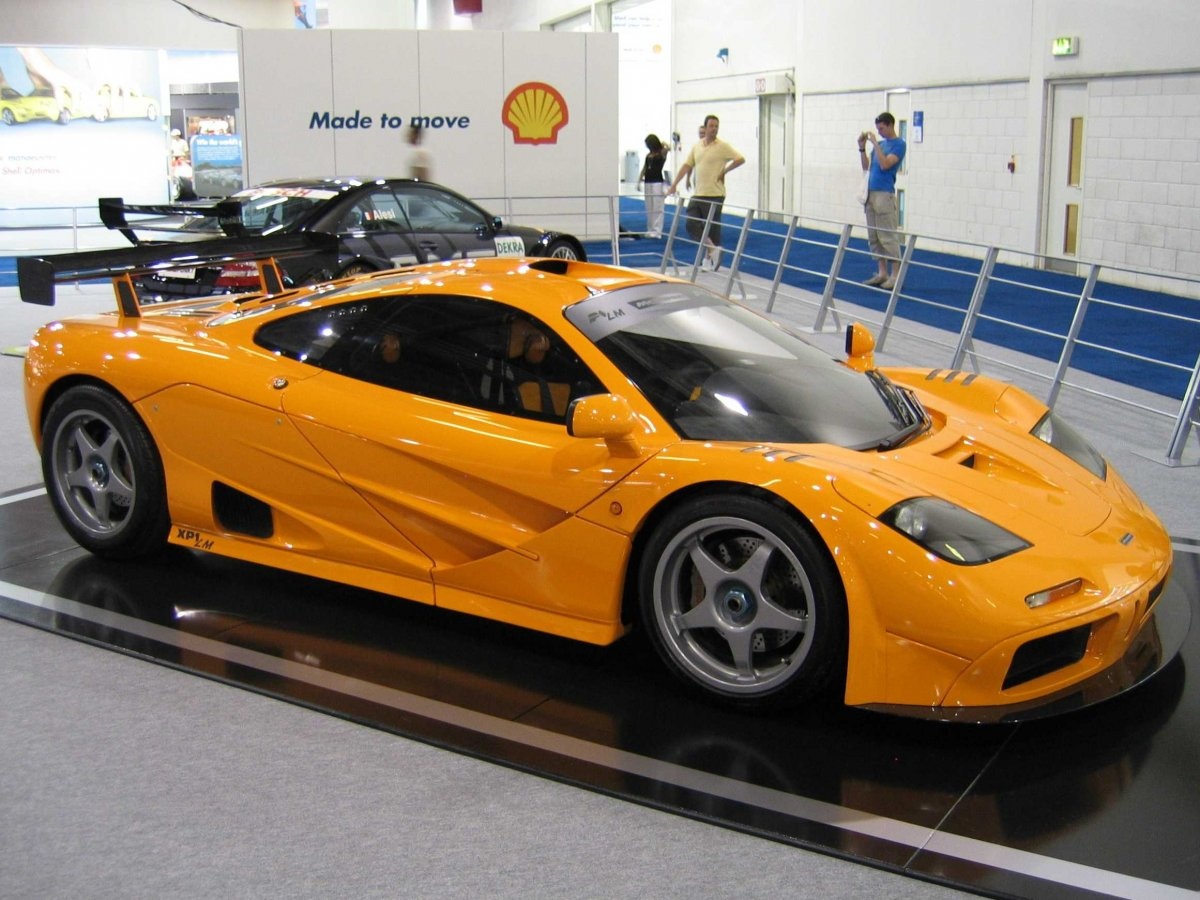 Ellison còn có một bộ sưu tập ấn tượng các siêu xe, bao gồm cả Acura NSX và chiếc McLaren F1.