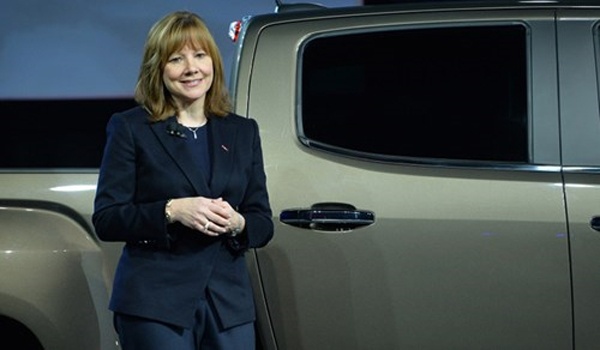 2. Mary Barra - CEO General Motors Barra là nữ doanh nhân đầu tiên bước lên chức vụ CEO trong lịch sử ngành sản xuất ô tô thế giới. Ngay sau khi nhậm chức, Barra đã phải đối mặt với đợt thu hồi xe lớn nhất trong lịch sử GM (29 triệu chiếc) do công tắc đánh lửa của xe bị lỗi. Sai sót này đã gây ra cái chết cho 13 khách hàng của GM. Ngay sau khi xử lý xong khủng hoảng, Barra đã tiến hành cải tố thành công văn hóa của GM.