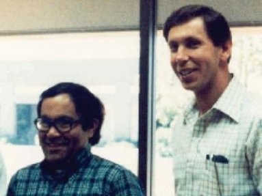 Ellioson thi đậu vào trường Đại học Illinois tại Urbana-Champaign, nhưng sau đó hai năm ông quyết định bỏ học. Sau khi trải qua một mùa hè ở miền Bắc California, ông quyết định chuyển sang học Đại học Chicago, nơi lần đầu tiên ông được nghiên cứu thiết kế máy tính. Tuy nhiên, ông chỉ ở lại đây một học kỳ rồi lại tiếp tục chuyển đến California vào năm 1966, khi bước sang tuổi 22. 