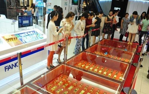 Dai gia choi troi dung 600 kg vang lam gach lot duong hinh anh