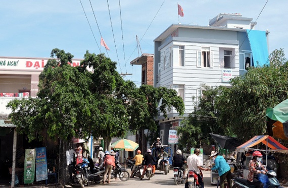 Các nhà nghỉ, khách sạn đang mọc lên san sát trên đảo.