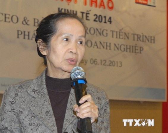 Theo chuyên gia Phạm Chi Lan, thực tế thị trường trái phiếu là đáng lo hơn mừng khi dòng tiền của các ngân hàng, thay vì chảy vào khu vực doanh nghiệp để thúc đẩy đầu tư thì lại đổ vào khu vực công.