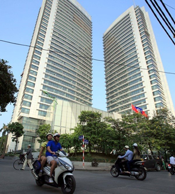 Mức lương 2013 của lãnh đạo ngành điện được coi là cao (ảnh trụ sở EVN).