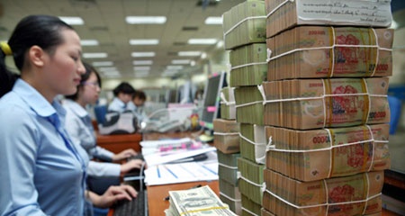 Ngân hàng một mình vật vã với nợ xấu.