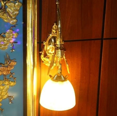 Hệ thống đèn cũng đều được mạ vàng 24K.