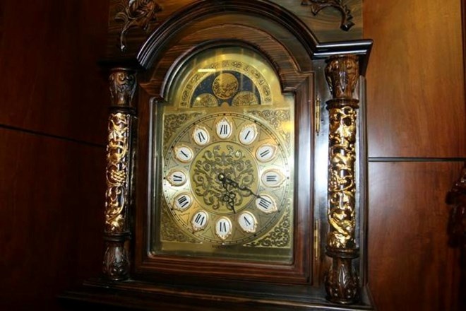 Từ đồng hồ...