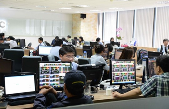 Chung khoan bung no trong ngay dau thang 10 hinh anh