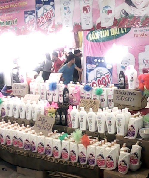 Hàng Thái được bày bán và treo bảng tìm đại lý tại Hội chợ công nghiệp và thương mại vừa được tổ chức tại Đà Nẵng.