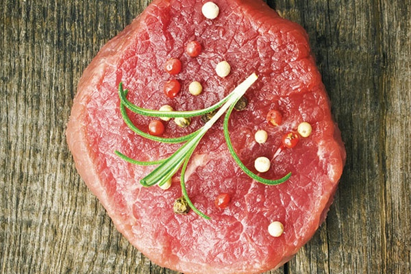 5. Thịt của động vật ăn cỏ  Thịt của động vật ăn cỏ không chỉ cung cấp protein mà còn có nhiều chất sắt, một chất quan trọng giúp cung cấp năng lượng cho bạn, yếu tố rất cần cho việc bắt đầu quá trình giảm cân của bạn.