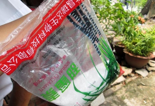 Bịch chứa chất phụ gia độc hại đã sử dụng gần hết.