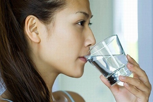 Nếu không nôn được, cần phải uống nhiều lần để thúc đẩy nôn mửa. Sau đó, phải dùng thuốc nhuận tràng để loại bỏ các chất độc hại trong cơ thể.