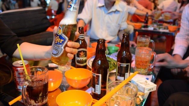 Tất cả thông tin liên quan đến sản phẩm bia, như thành phần nguyên liệu, nồng độ cồn, hạn sử dụng... đều được các doanh nghiệp sản xuất ghi rõ trên vỏ lon. Do đó, việc dán thêm tem bia, theo các doanh nghiệp là hoàn toàn không cần thiết.