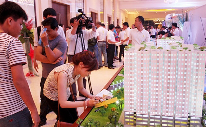 'Cam dao dang luoi' khi vay mua nha: Phai can doi thu nhap hinh anh