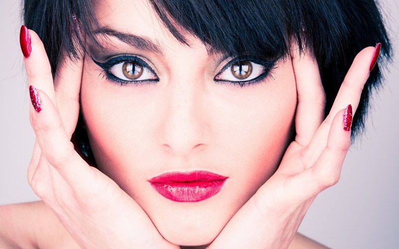 Nguy cơ mặt mất cân xứng. Với độ phức tạp cao cũng như tiềm tàng nhiều nguy cơ biến chứng như liệt dây thần kinh nhánh bờ hàm dưới (liệt cơ bám da vùng môi), tổn thương ống thần kinh răng dưới, nhiễm trùng và thường gặp nhất là mất cân xứng mặt.