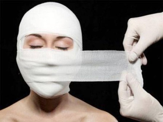 Khó phục hồi. Bệnh nhân thường cần thời gian khoảng 2 tuần mới có thể sinh hoạt như người bình thường, nhưng những vết sẹo và vết thâm tím thì vẫn còn hiện hữu. Khoảng 100 ngày sau, các bộ phận được phẫu thuật mới có thể dần hồi phục. Sau 6 tháng, hiệu quả thường mới thể hiện rõ. Ngoài ra, trong một thời gian dài, bạn không thể sống như bình thường