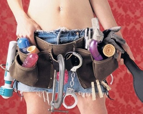Nghiện sextoy. Như một chất gây nghiện, người lạm dụng sex toy khiến bạn quen dần, không có cảm giác với người thật và không có cảm giác thật với bạn tình. Lâu dần, người sử dụng sex toy ngày càng phụ thuộc và lạm dụng nó nhiều hơn. Lấy mất những thú vui trong cuộc sống của bạn