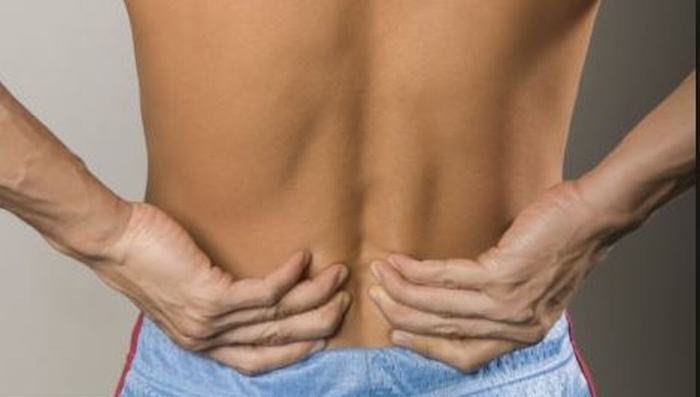  Các biểu hiện loãng xương có thể không rõ ràng, vì vậy nên kiểm tra mật độ xương định kỳ để sớm có biện pháp đối phó.