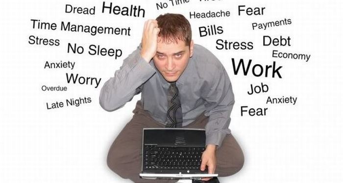 5. Trầm cảm: Tỷ lệ nữ giới được chẩn đoán trầm cảm cao hơn nam gấp 2 lần. Trong khi phụ nữ hay buồn bã, khóc nhiều, nam giới thường tỏ ra giận dữ, dễ bị kích động và chán nản.