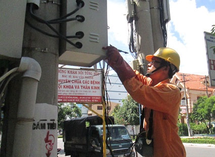 Vi sao nang suat lao dong nganh dien thap? hinh anh