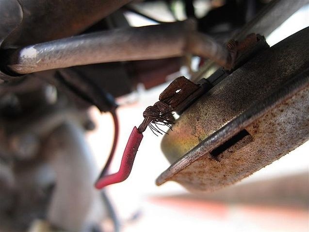 Cần có một cái nhìn tổng quát về chiếc xe định mua: có sạch sẽ không, các bộ phận nào han gỉ...