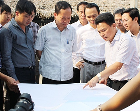 Them dai gia Viet mua du thuyen, tau may bay hinh anh