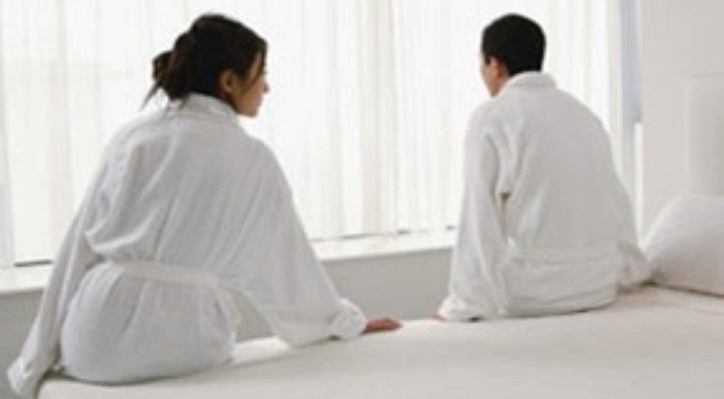 Dị ứng tinh trùng. Đừng nghĩ rằng điều này là kỳ lạ, ở Mỹ có 40.000 cô dâu bị dị ứng tinh dịch như trên, trường hợp nghiêm trọng nhất có thể đe dọa đến tính mạng. Do đó khả năng vợ chồng phải sinh con bằng thụ tinh nhân tạo là khá cao.