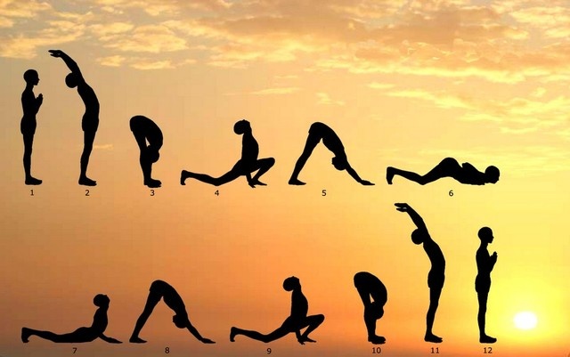 12 động tác của bài tập yoga “Chào mặt trời” tốt cho phụ nữ tuổi 40.