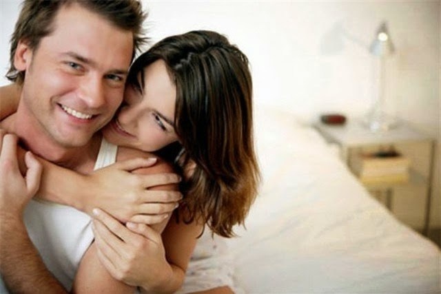 Họ tin tưởng nhau. Để sự thi vị tồn tại trong hôn nhân, trước tiên cần sự tin tưởng lẫn nhau giữa vợ chồng. Có tin tưởng “nửa kia”, bạn mới luôn cố gắng xây đắp mối quan hệ tốt đẹp của hai người, cả bên ngoài và trong phòng ngủ. Nếu bạn nói hay làm gì đó chỉ trích hay thiếu tôn trọng vợ/chồng suốt cả ngày thì làm sao nàng/chàng muốn thân mật và cố gắng tạo ra điều gì mới mẻ với bạn vào buổi tối?