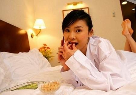 6 thuc pham can tranh an truoc khi di ngu hinh anh