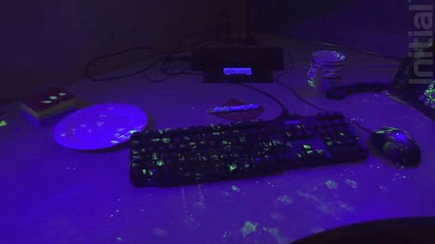 Ban lam viec cua chung ta that... kinh khung hinh anh