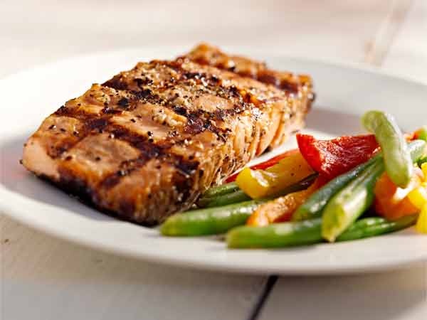 Thịt gà: Thịt gà chứa lượng lớn carbohydrates và chất béo thấp giúp duy trì lượng đường ổn định và cung cấp năng lượng liên tục cho cơ thể trong một thời gian dài.