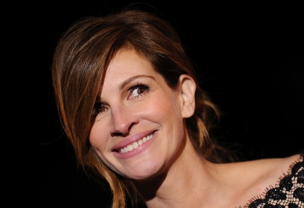 Với Julia Robert: Mỗi gương mặt là một câu chuyện, đừng để gương mặt bạn chỉ kể về những chuyện viếng thăm bác sĩ tiêm botox.