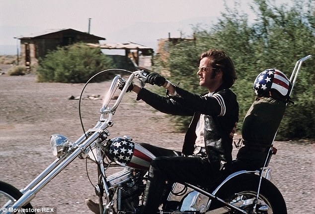 Được biết, khi tiến hành quay bộ phim Captain America năm 1969, 4 chiếc Easy Rider đã được chế tác.