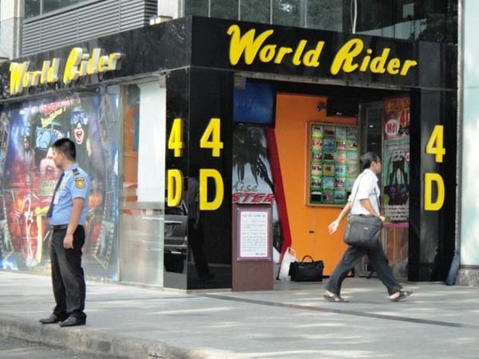 Nhiều rạp phim 4D mini ra sức giảm giá để thu hút khách.