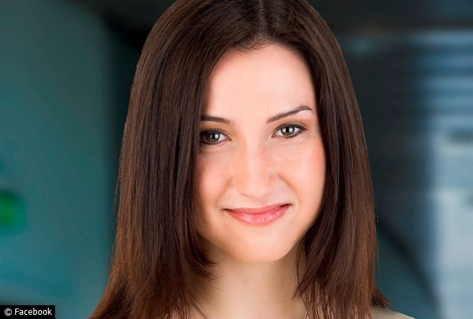 Cô sinh ngày 21/1/1987 tại Foca, thuộc Liên bang Nam Tư cũ (nay là Bosnia – Herzegovina). Cô theo gia đình di cư tới Thụy Điển từ khi mới 5 tuổi. 