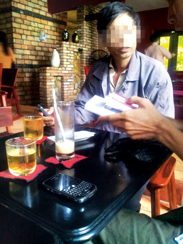 Người xe ôm giao thuốc phá thai.