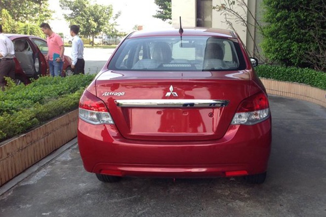 Mẫu xe này khá nhẹ khi có trọng lượng 875 kg ở phiên bản số sàn và 905 kg ở phiên bản số CVT.