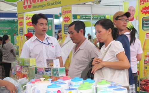 Xang giam 8 lan, gia tieu dung roi manh hinh anh