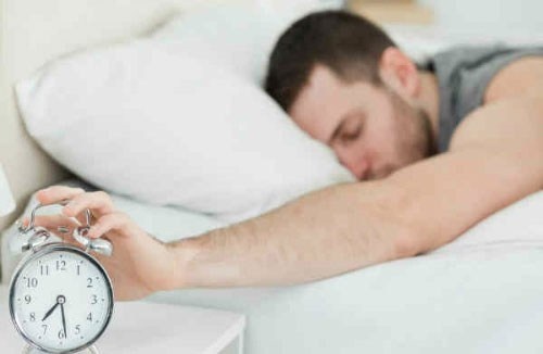 Phái mạnh có thể có hiện tượng cương dương hoặc mộng tinh. Nhưng thông thường, hầu như đều tỉnh giấc ngay khi có dấu hiệu hưng phấn đầu tiên.