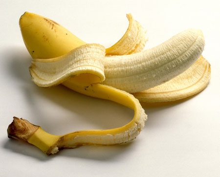 Chuối: Teo lời khuyên của các chuyên gia, mỗi người nên ăn 2 – 3 quả chuối mỗi ngày sẽ tốt cho sức khỏe và cung cấp đủ kali cho cơ thể, giảm nguy cơ bị cục máu đông trên não cũng như nguy cơ đột quỵ.