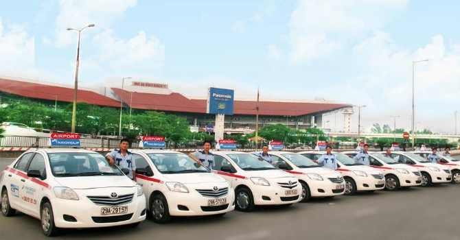 Gia xang giam ky luc: 'Le ra cuoc taxi cung phai giam' hinh anh