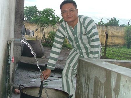 Giai thoai Thuyet 'buon vua': Moi ngay xai mot ty hinh anh