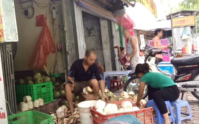 Lam trang dua xiem bang hoa chat va thuoc tay nha ve sinh hinh anh