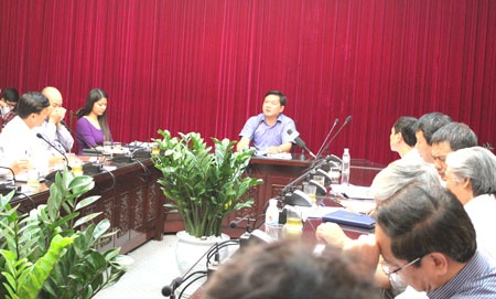 Bộ trưởng Đinh La Thăng chủ trì cuộc họp chiều 28/10.