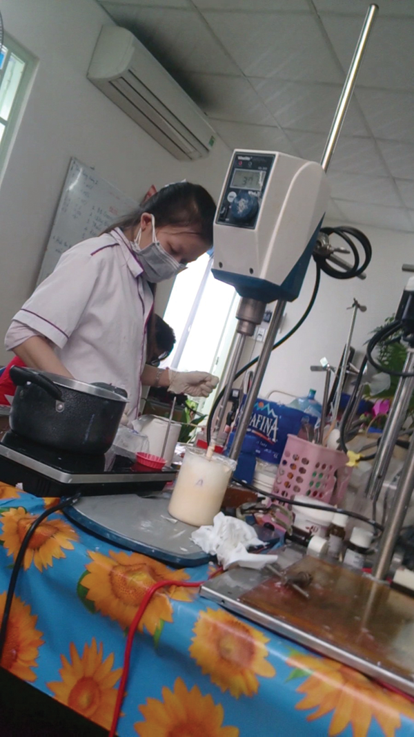 Việc sản xuất mỹ phẩm đơn giản chỉ bằng cái nồi inox.