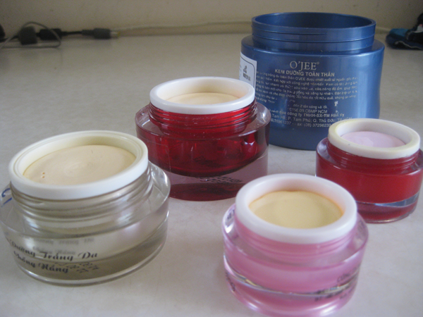 Những hũ kem được tạo ra sau ba giờ học pha chế.