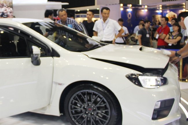 Nghi huu co con duoc lai xe o to khong? hinh anh