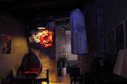 Không gian ma quái tại quán cà phê Monkey In Black.